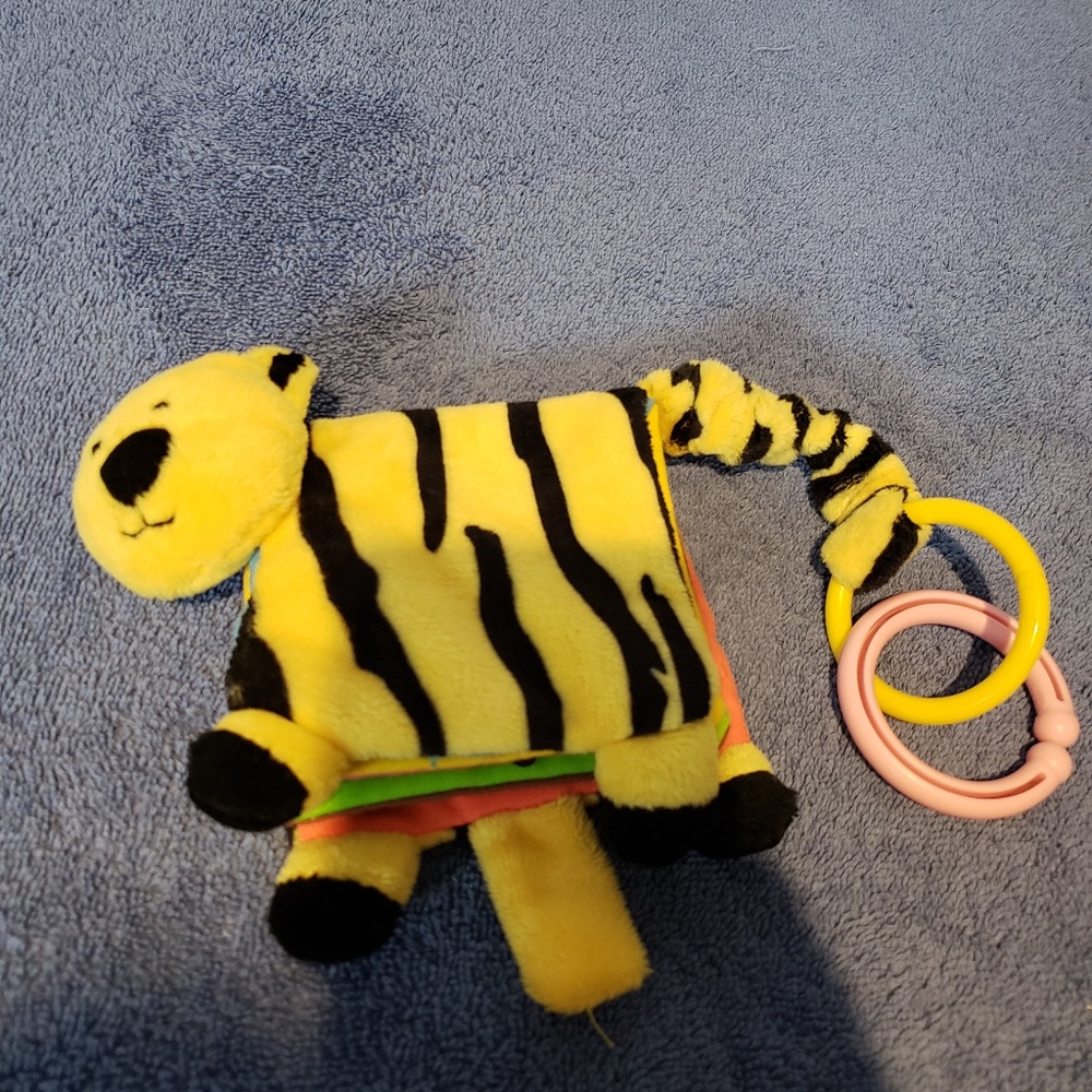 Priddy Books Copyright 2005 Yellow STRIPED Tiger L